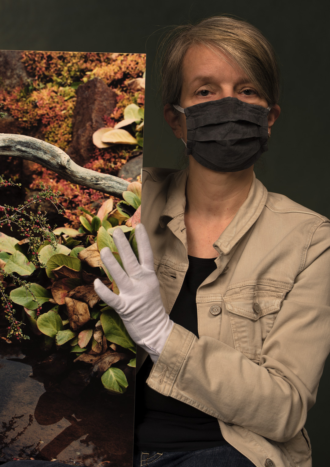 Porträtfoto Absolventin Weiterbildung IT-Know-how für den Wiedereinstieg mit Werk, Foto © John Colton BROWSE STUDIOS