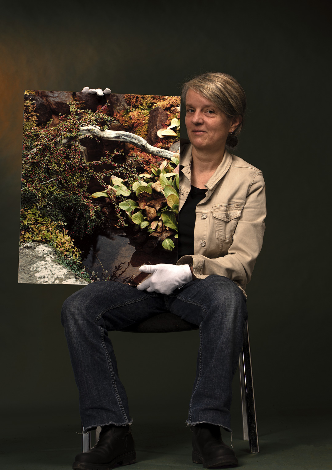 Porträtfoto Absolventin Weiterbildung IT-Know-how für den Wiedereinstieg mit Werk, Foto © John Colton BROWSE STUDIOS