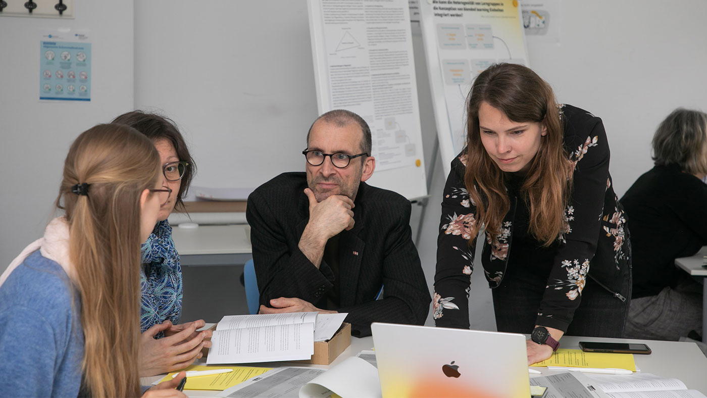 Bei der Abschlusstagung der Digitalen Akademie Pflege 4.0 geht es um die digitale Zukunft der Pflegeausbildung: Diskussion in der Kleingruppe. Foto: Christian Kielmann Bei der Abschlusstagung der Digitalen Akademie Pflege 4.0 geht es um die digitale Zukunft der Pflegeausbildung: Diskussion in der Kleingruppe. Foto: Christian Kielmann