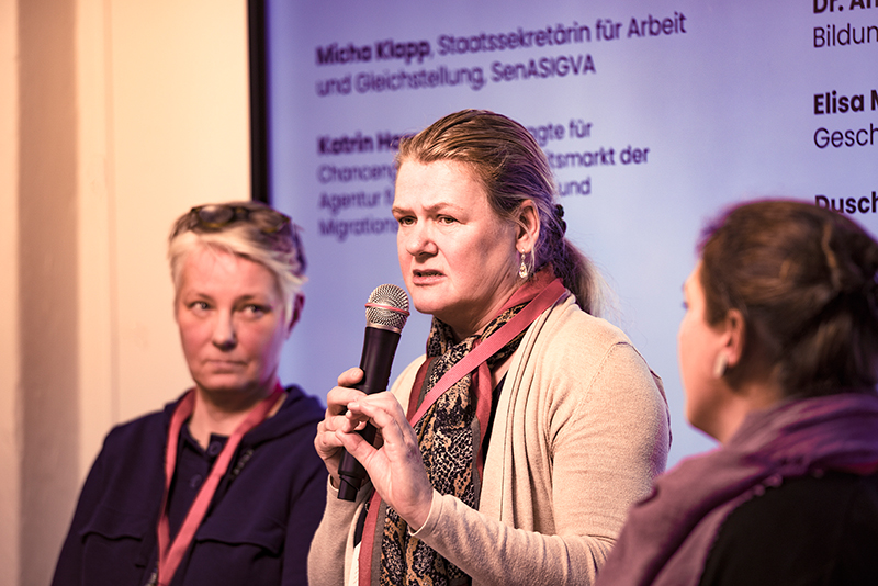 Farbfoto Fachveranstaltung 40 Jahre FCZB, 2 Rednerinnen