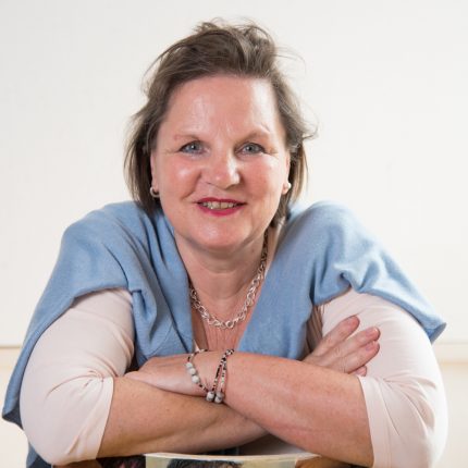 Arbeiten allein zu Haus: Angela Nitsche, pädagogische Mitarbeiterin und Trainerin ©Steffi Rose