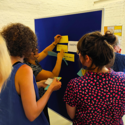 Bei DigitalAngels lernst du digitale Selbstverteidigung und setzt dich für Fairness im Netz ein